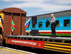 На железнодорожный вокзал амурской столицы прибыл ретропоезд "Победа"
