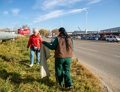 К общегородскому субботнику присоединились работники администрации Благовещенска