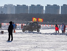 Автомобильные гонки в рамках Международного российско-китайского фестиваля зимних видов спорта