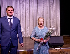 Знаки «50 лет Байкало-Амурской магистрали» вручили благовещенцам