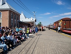 На железнодорожный вокзал амурской столицы прибыл ретропоезд "Победа"