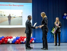 Мэр Благовещенска Олег Имамеев поздравил Судостроительный завод им. Октябрьской революции с юбилеем