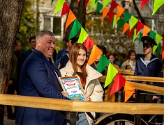 В амурской столице праздничной программой открыли сквер водников