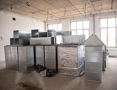 В новой школе в микрорайоне Благовещенска утепляют фасад и готовятся запускать тепло