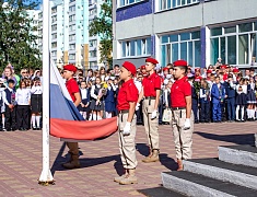 В школах Благовещенска прошли торжественные линейки