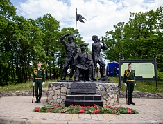 В день города прошли торжественные церемонии возложения цветов