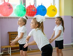 В благовещенском детском саду №67 спортивный флешмоб объединил родителей, детей и педагогов