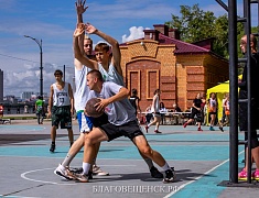 В День физкультурника в Благовещенске прошли соревнования "Оранжевый мяч"