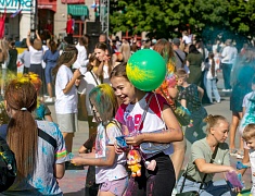 В Благовещенске прошёл семейный праздник «Город счастливых детей»