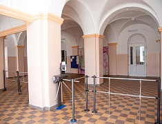 В Алексеевской гимназии вернули исторический облик холлу и кабинету биологии