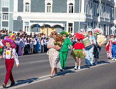 Бал цветов и Семейный бал украсили Благовещенск