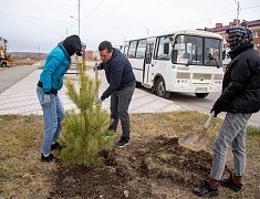 Сотрудники городской администрации во главе с мэром Олегом Имамеевым присоединились к традиционной акции «Город берегу»