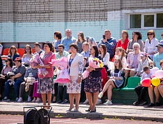 Во всех школах Благовещенска прозвенели последние звонки