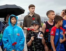 Больше 100 благовещенцев почтили память детей-жертв войны в Донбассе