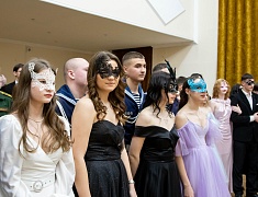 В Благовещенске в танце закружились более сотни студентов