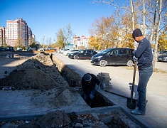 Мэр Благовещенска Олег Имамеев в ходе выездного совещания проконтролировал ход работ на универсальной спортплощадке в микрорайоне
