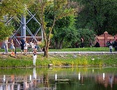 В парке Дружбы прошел первый семейный фестиваль для любителей ловли