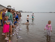 В Благовещенске прошла акция, посвященная Дню памяти детей-жертв войны в Донбассе