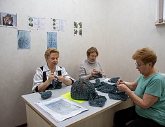 Сухой душ, носилки, сети и нашлемники изготавливают на «Фабрике для СВОих» в Благовещенске