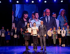 Более сорока одарённых детей получили премию мэра Благовещенска