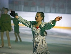 Юные благовещенские фигуристы представили программу «Помним сердцем», посвященную Дню Победы