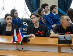 Специалисты управления по развитию потребительского рынка и услуг провели для десятиклассников конкурс КВН