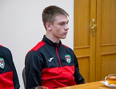 Встреча мэра Олега Имамеева с тренерским составом и футболистами ФК "Благовещенск"