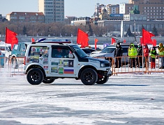 Автомобильные гонки в рамках Международного российско-китайского фестиваля зимних видов спорта