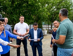 Олег Имамеев проверил, как идет обновление сквера Приемыхова