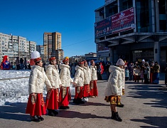 Благовещенцы проводили зиму блинами и хороводами