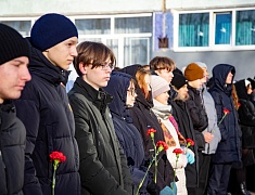 Мемориальную доску в память о герое СВО открыли в школе №10 Благовещенска