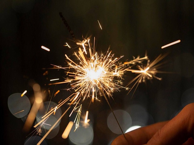 Благовещенцам напомнили правила покупки пиротехники