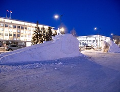 Мэр Олег Имамеев провёл выездное совещание по новогоднему оформлению города