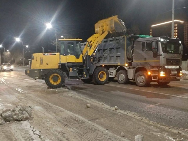 Какие улицы успели очистить от снега и наледи за ночь с 18 на 19 марта дежурные бригады ГСТК?