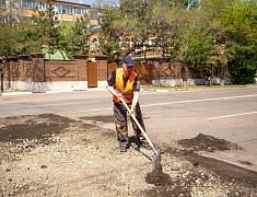 В Благовещенске ГСТК приступил к ямочному ремонту