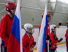 В Благовещенске провели турнир по хоккею с мячом в память об участнике спецоперации