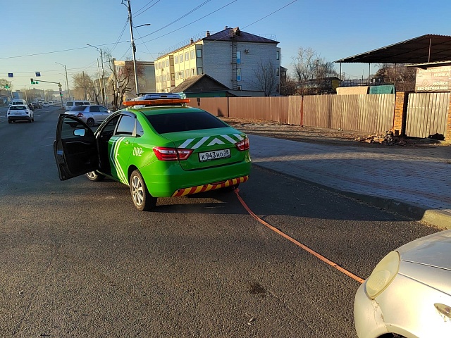 «Дорожный патруль» устранил пробку на кольцевой развязке в Благовещенске