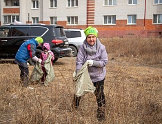 Мэр Благовещенска Олег Имамеев вместе с фан-клубом города очистил еще одну городскую территорию