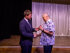 Знаки «50 лет Байкало-Амурской магистрали» вручили благовещенцам