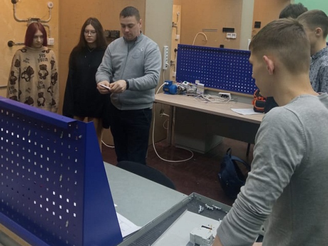 "Два в одном": ученики школы № 12 Благовещенска учатся и в школе, и в колледже