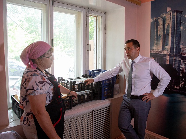 Мэр Олег Имамеев посетил добровольческий пункт помощи бойцам СВО