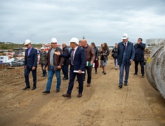 В новой школе в микрорайоне Благовещенска утепляют фасад и готовятся запускать тепло