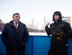 Выездная встреча мэра по заливке катка на Нагорной, 14