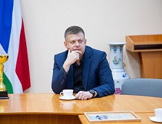 Встреча мэра Олега Имамеева с тренерским составом и футболистами ФК "Благовещенск"