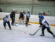 В Благовещенске впервые проходят отборочные игры турнира по русскому хоккею на призы патриарха Московского и всея Руси