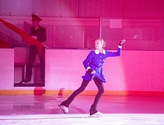 Ледовое шоу «Вальс Победы»