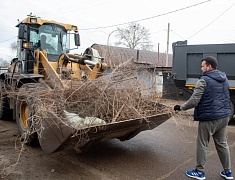 «Город берегу»: жители Благовещенска массово вышли на субботник