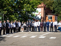 В школах Благовещенска прошли торжественные линейки