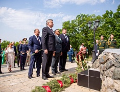 В день города прошли торжественные церемонии возложения цветов