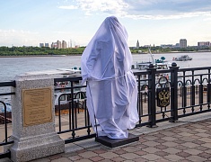 В Благовещенске установили памятник Чехову